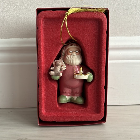 Lenox Santa holding a teddy and candle ornament
Created for Christmas 2010 - Picture 2 of 2